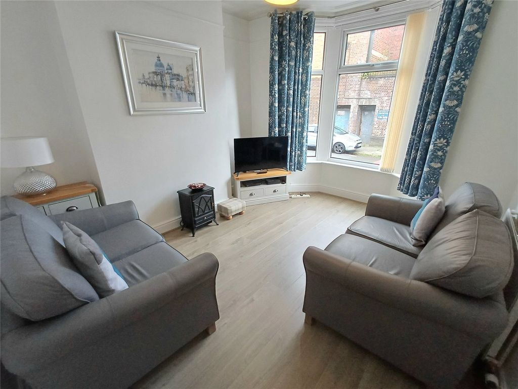Property photo 2 of 16 Picture No. 24