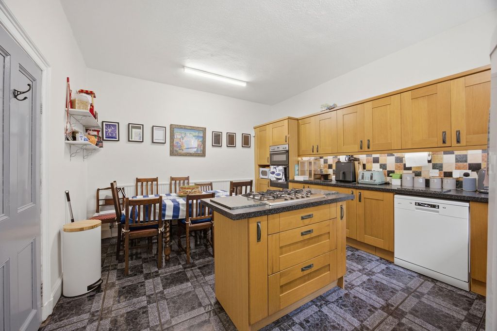 Property photo 2 of 26