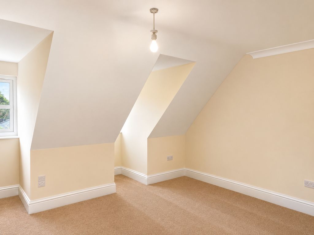 Property photo 3 of 5 Living Space