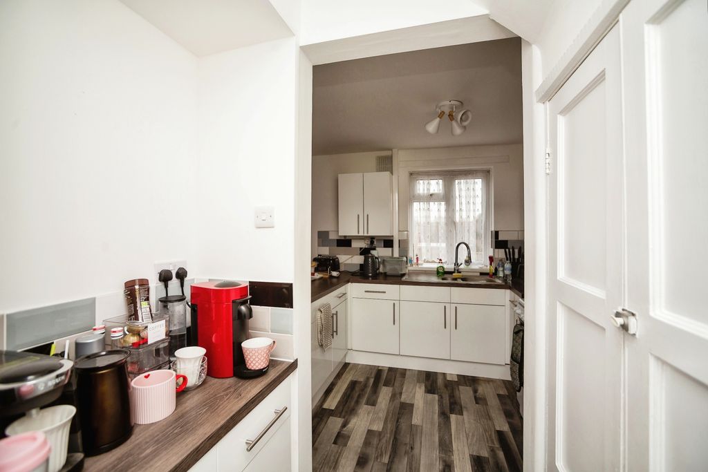 Property photo 2 of 16 9 Kitchen