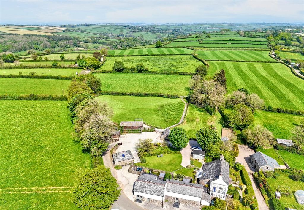 Property photo 2 of 39 Lower Tregonnon