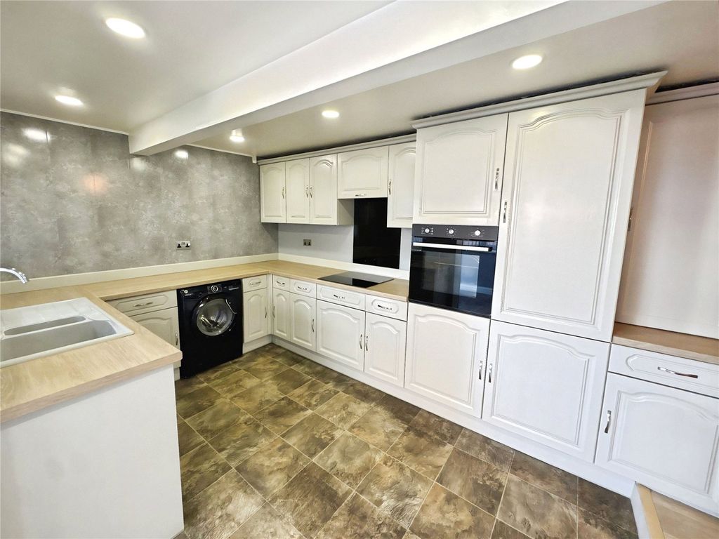 Property photo 2 of 17 Kitchen