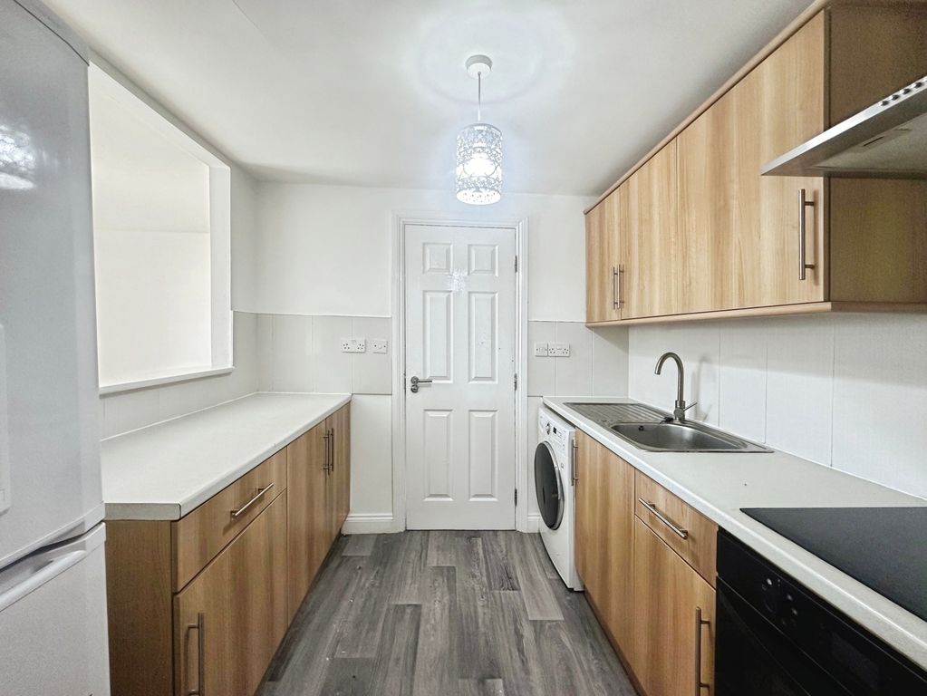 Property photo 2 of 7 Kitchen