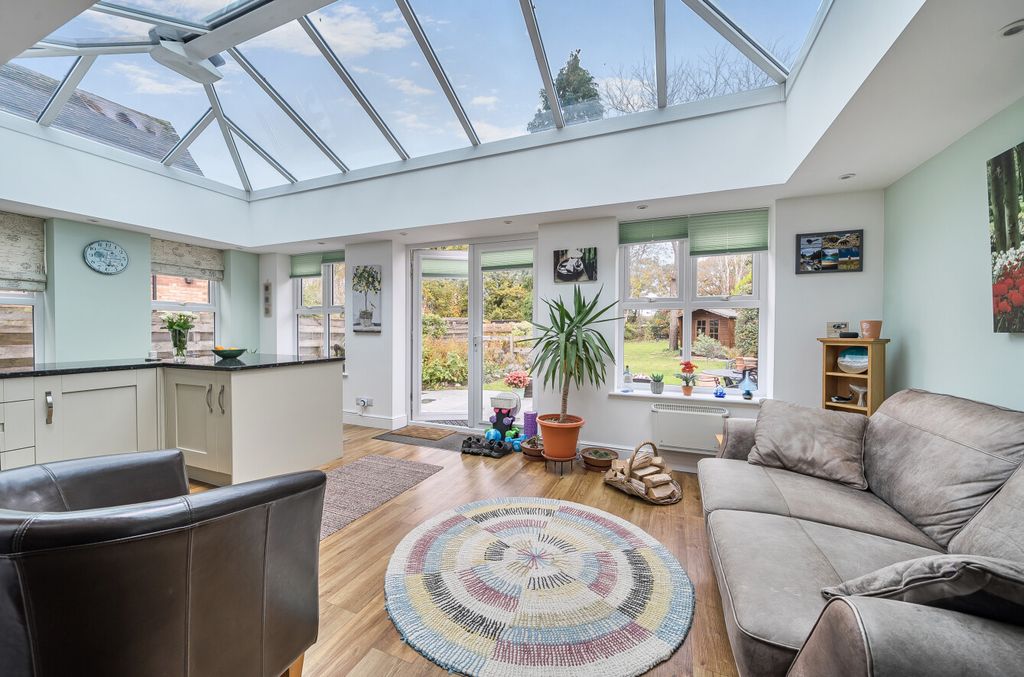 Property photo 3 of 31 1375827-21-690c9d...