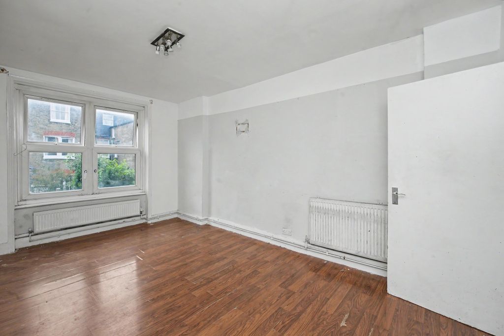 Property photo 3 of 10 27B Fernside Road, Balham, London Sw12 8Ln