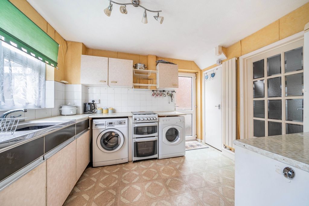 Property photo 2 of 17 Kitchen