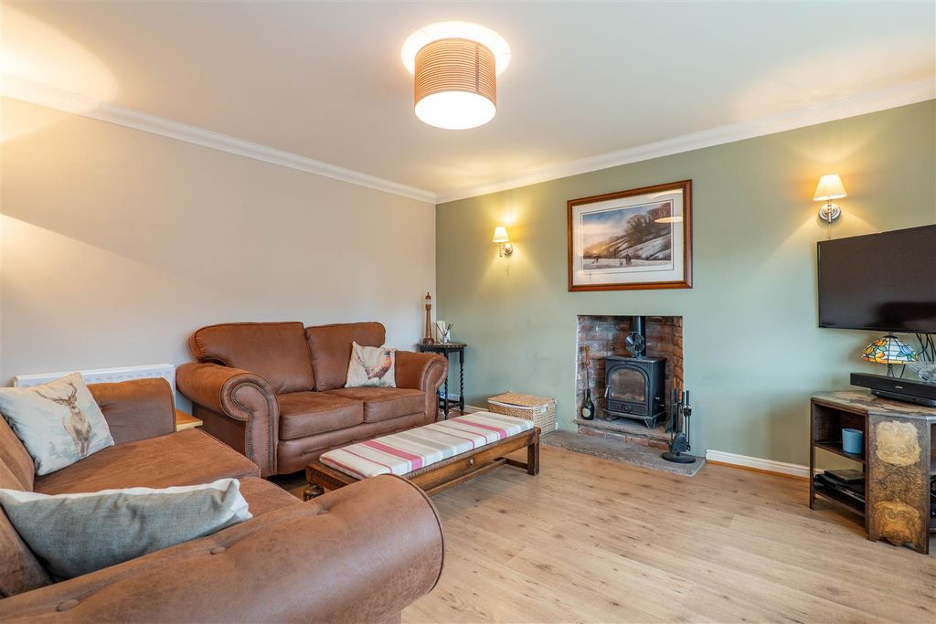 Property photo 2 of 34 Lounge