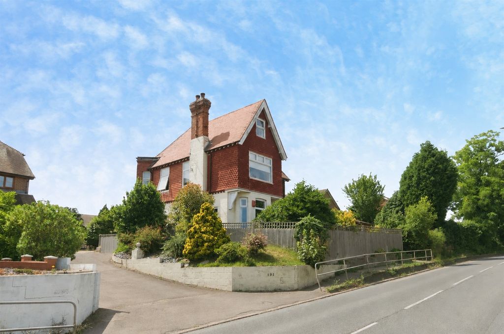 Property photo 1 of 28