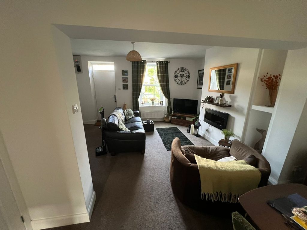 Property photo 3 of 11