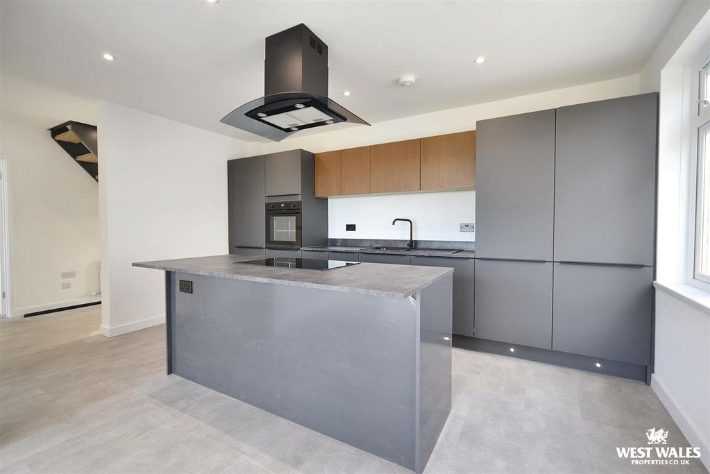 Property photo 2 of 29 Kitchen