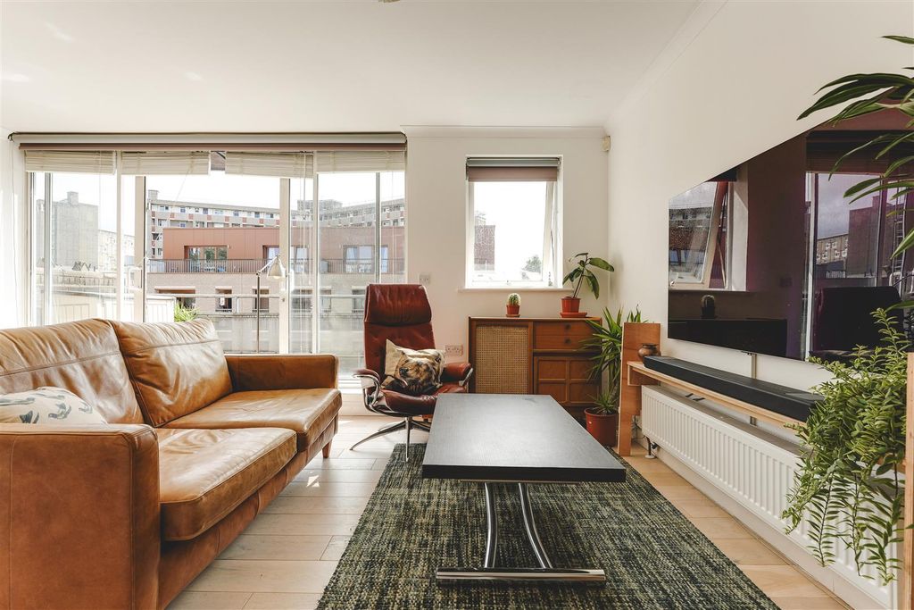 Property photo 1 of 16 Cremer St-5.Jpg