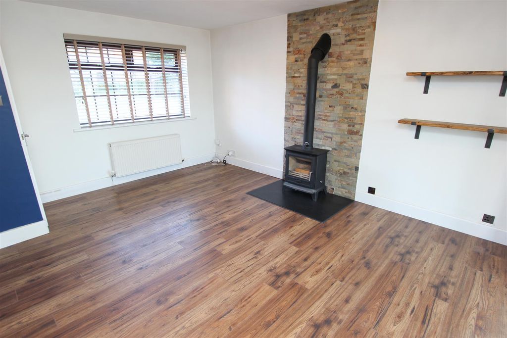 Property photo 3 of 15 Lounge