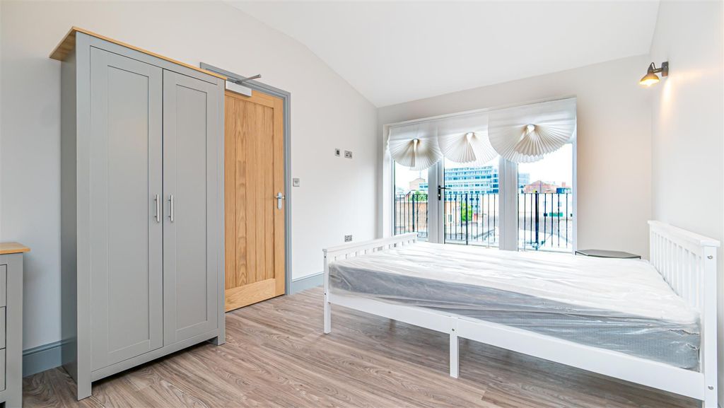 Property photo 1 of 17 Jpv4Rlphoc8Nl-Dcutkv6Eu7Vhi.Jpg