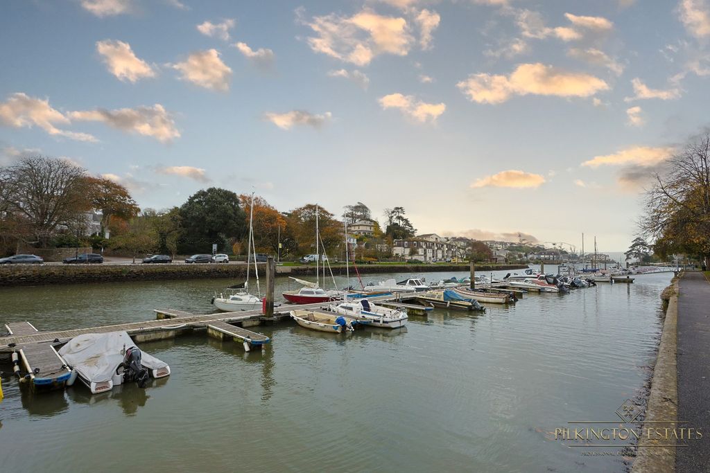 Property photo 1 of 18 4618613