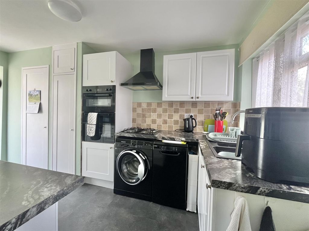 Property photo 2 of 15 Kitchen