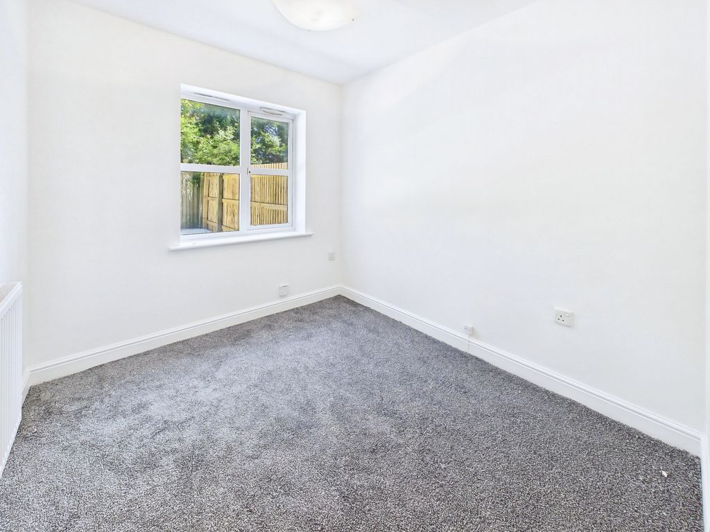Property photo 2 of 28
