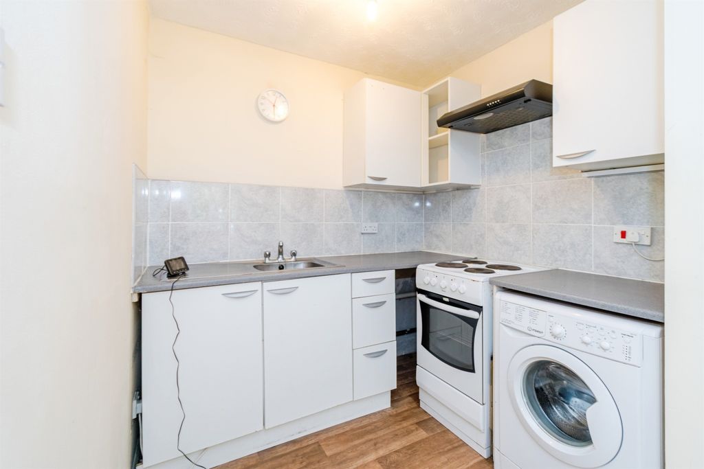 Property photo 3 of 12