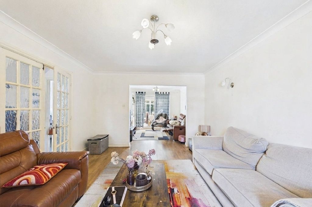 Property photo 2 of 11 Picture No. 37