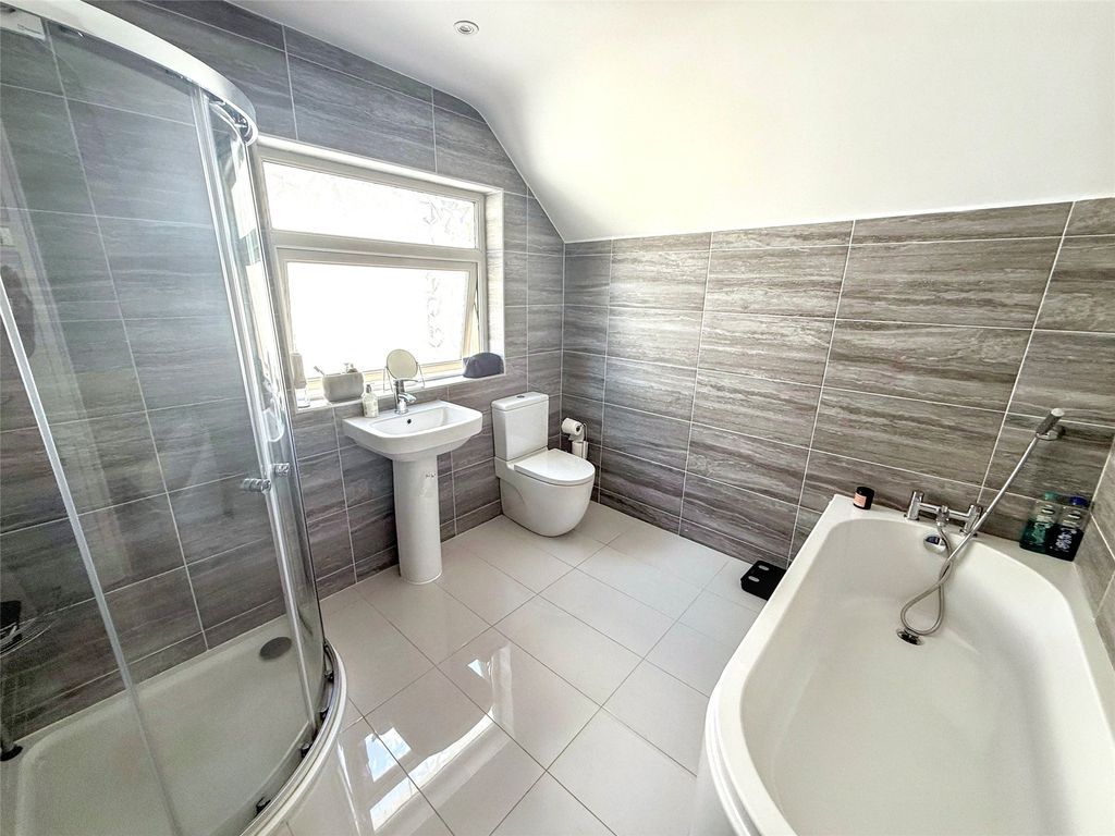 Property photo 2 of 16 Picture No. 20