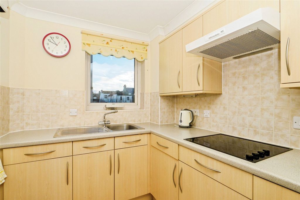 Property photo 3 of 14 Kitchen