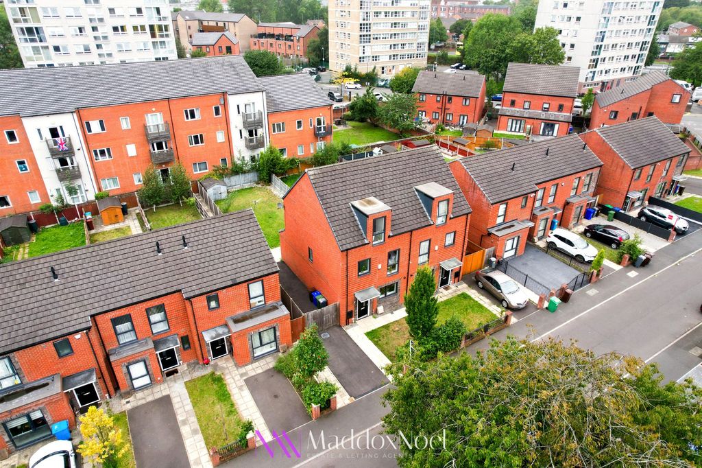 Property photo 2 of 41