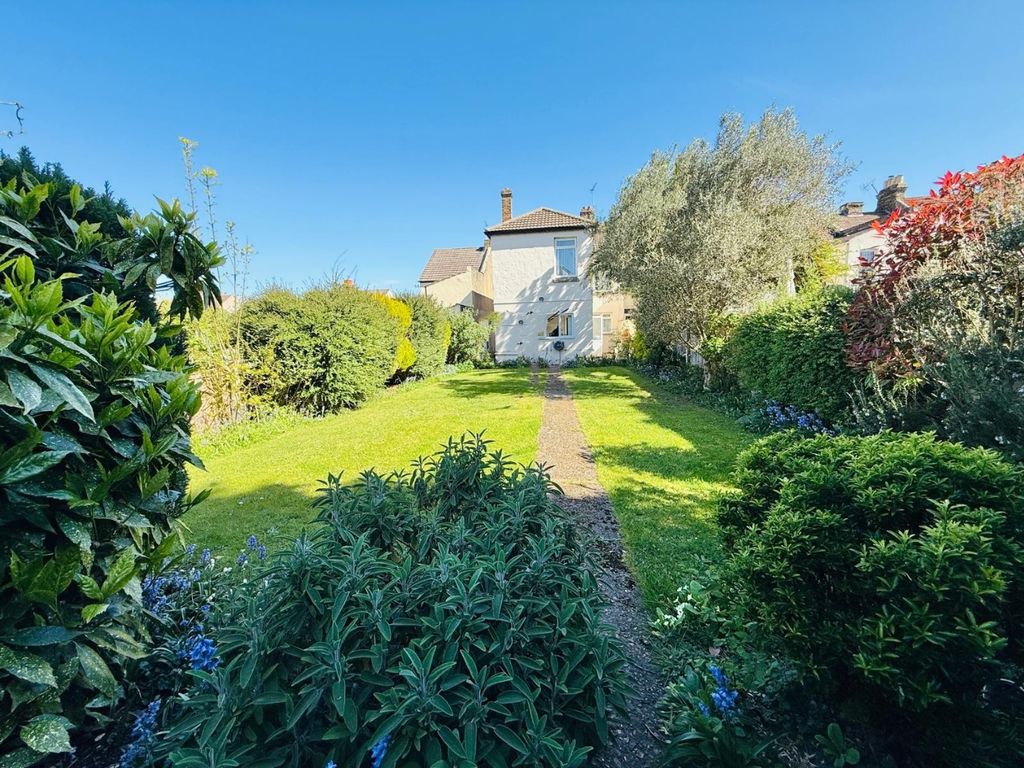 Property photo 2 of 13 4824094