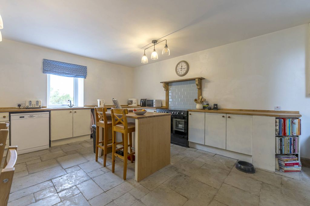 Property photo 3 of 39