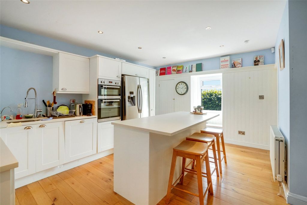 Property photo 3 of 27 Dining Kitchen