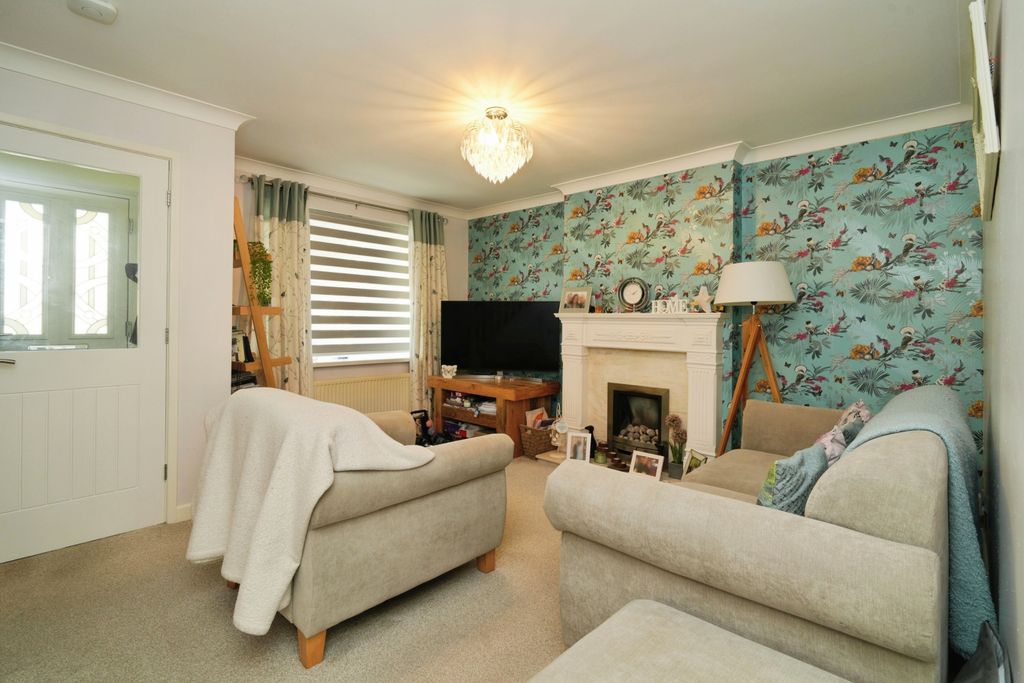 Property photo 3 of 18
