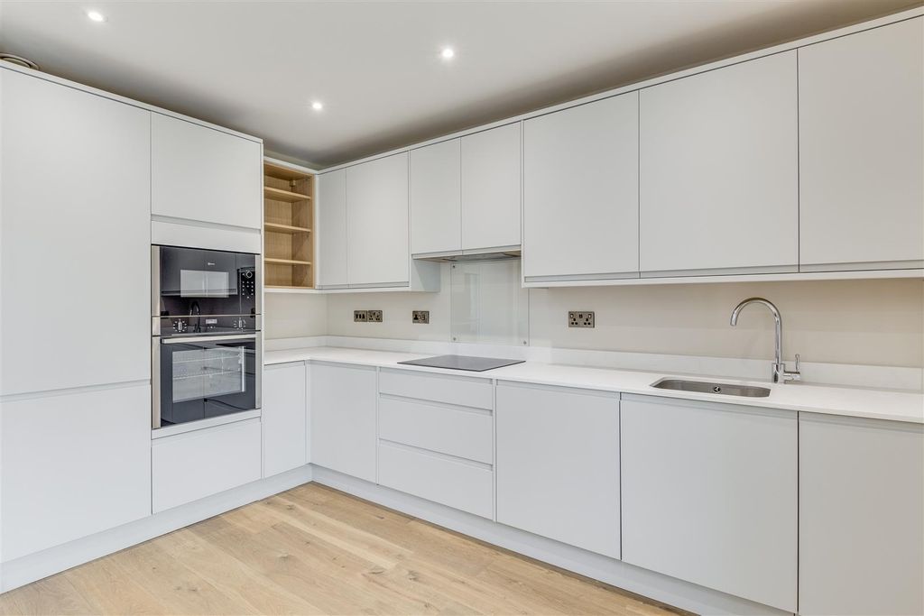 Property photo 2 of 26