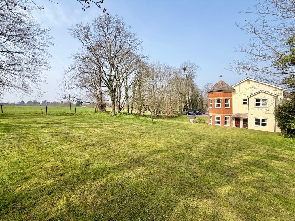 Property photo 1 of 11 335A084E-E59d-44c0-8Dff-78Efe82089E3