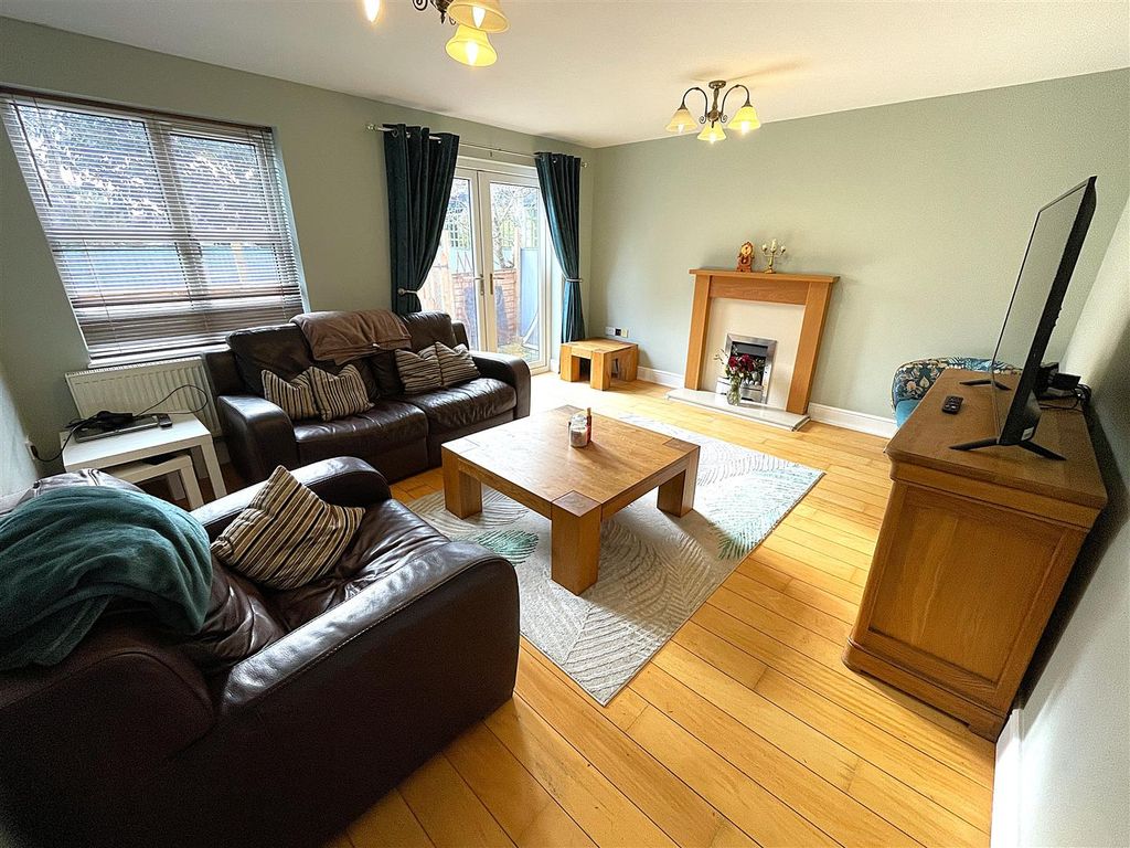 Property photo 2 of 27 Lounge