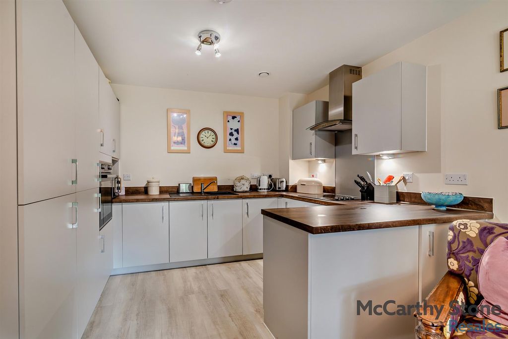 Property photo 2 of 36 8661634-Interior12-800.Jpg