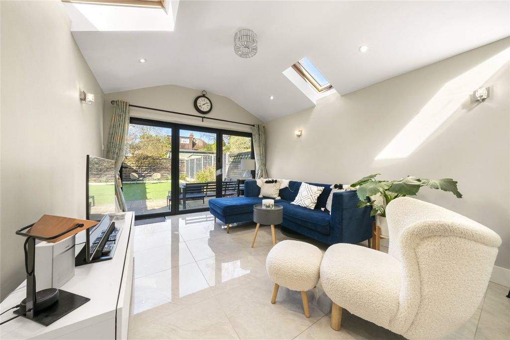 Property photo 3 of 11 1