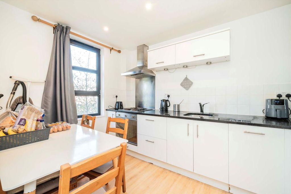 Property photo 2 of 4