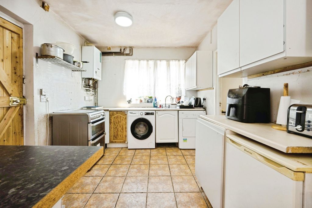 Property photo 2 of 16 3Ed2B55E-Akl_0787