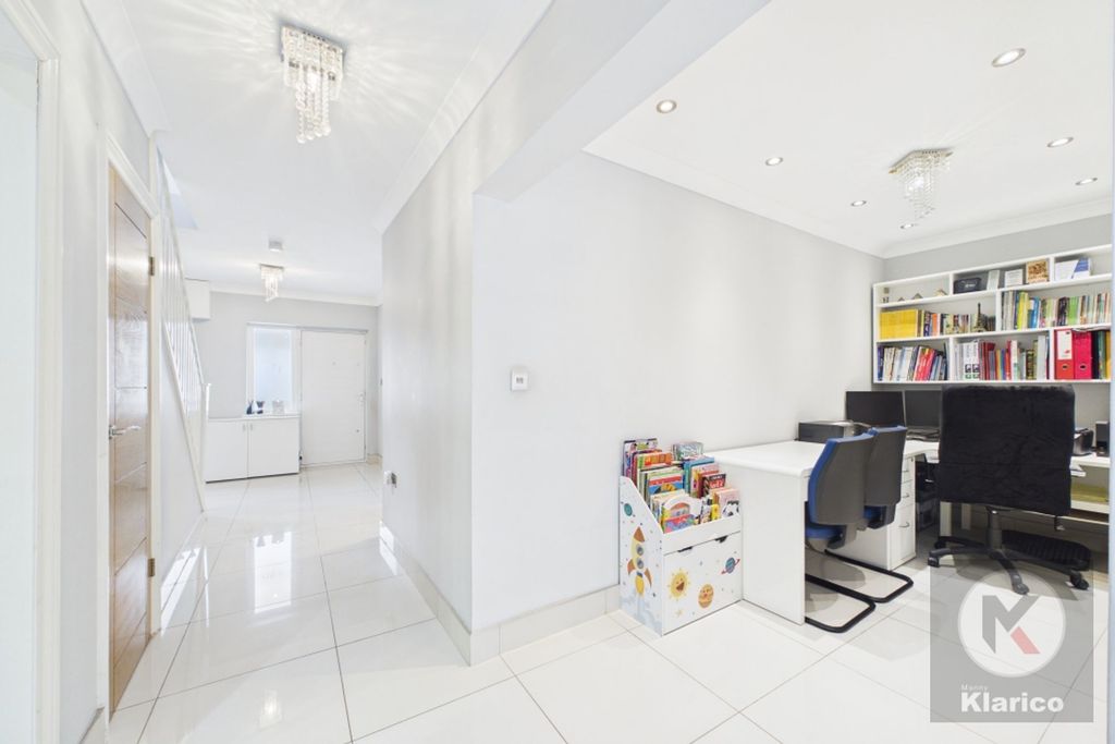 Property photo 3 of 24 Hallway