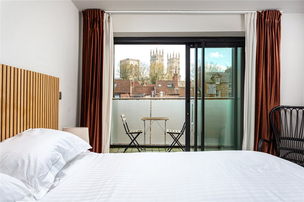 Property photo 2 of 19 Photos