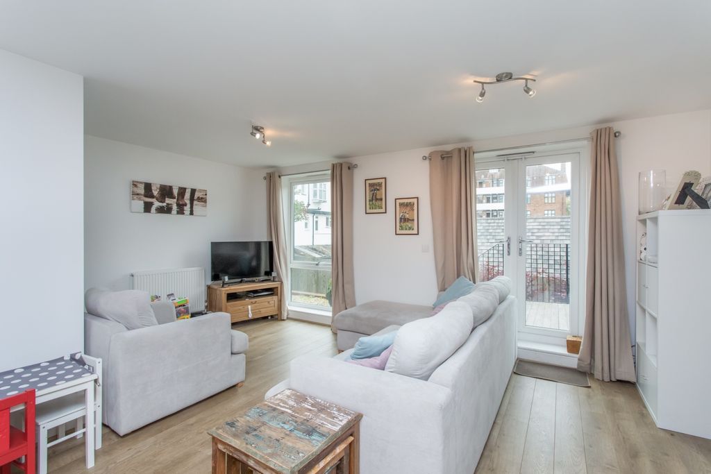 Property photo 2 of 11 Living Room