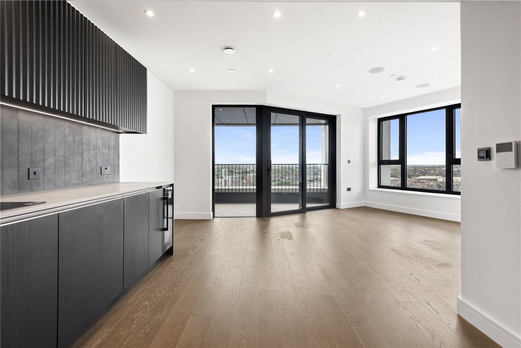 Property photo 1 of 10 Kitchen/Dining Room