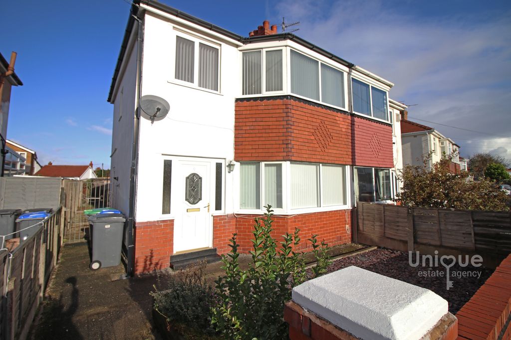 Property photo 2 of 20