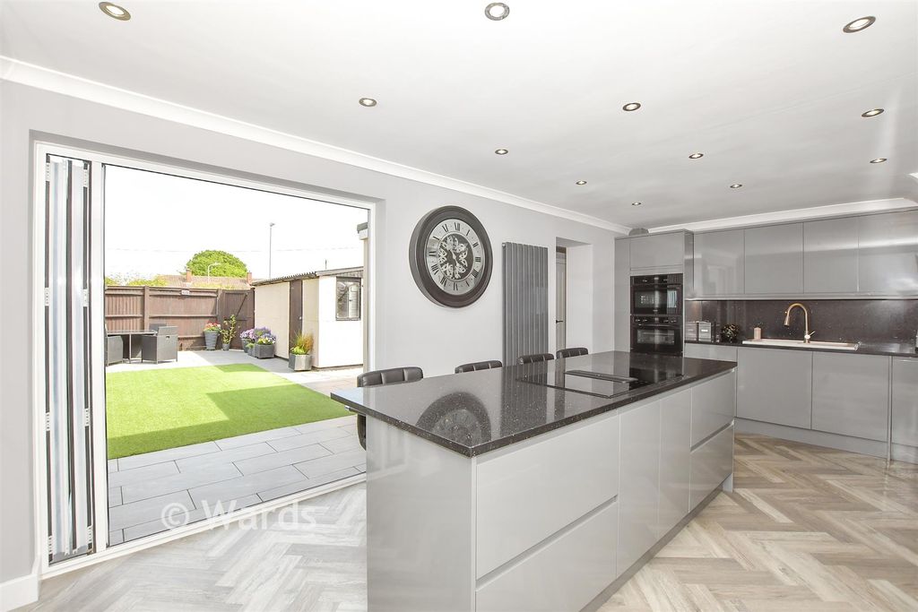 Property photo 3 of 11 Kitchen/Breakfast Room