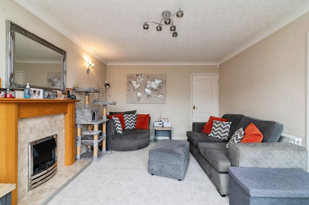 Property photo 3 of 17 Photo