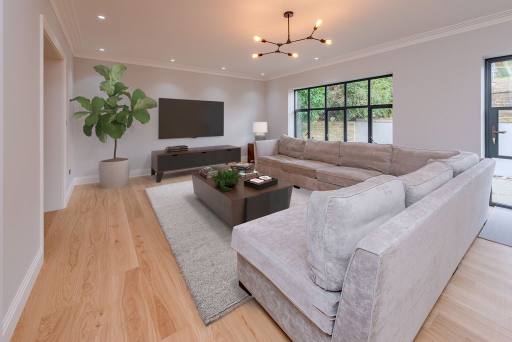 Property photo 3 of 32