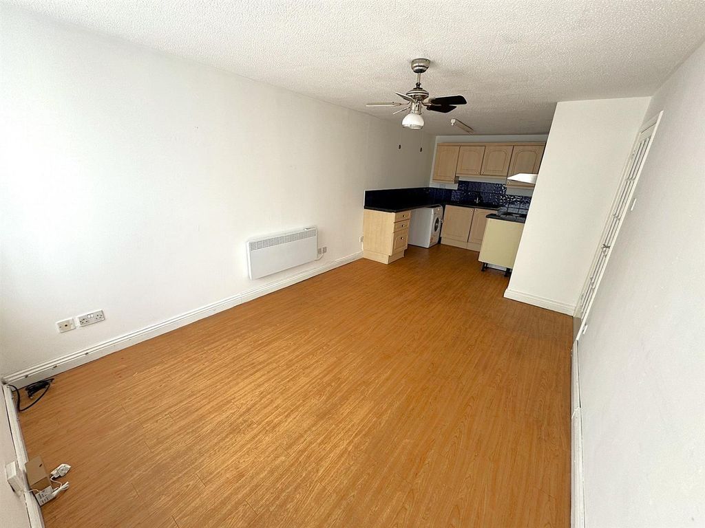 Property photo 2 of 14 Thumbnail_Img_5908.Jpg