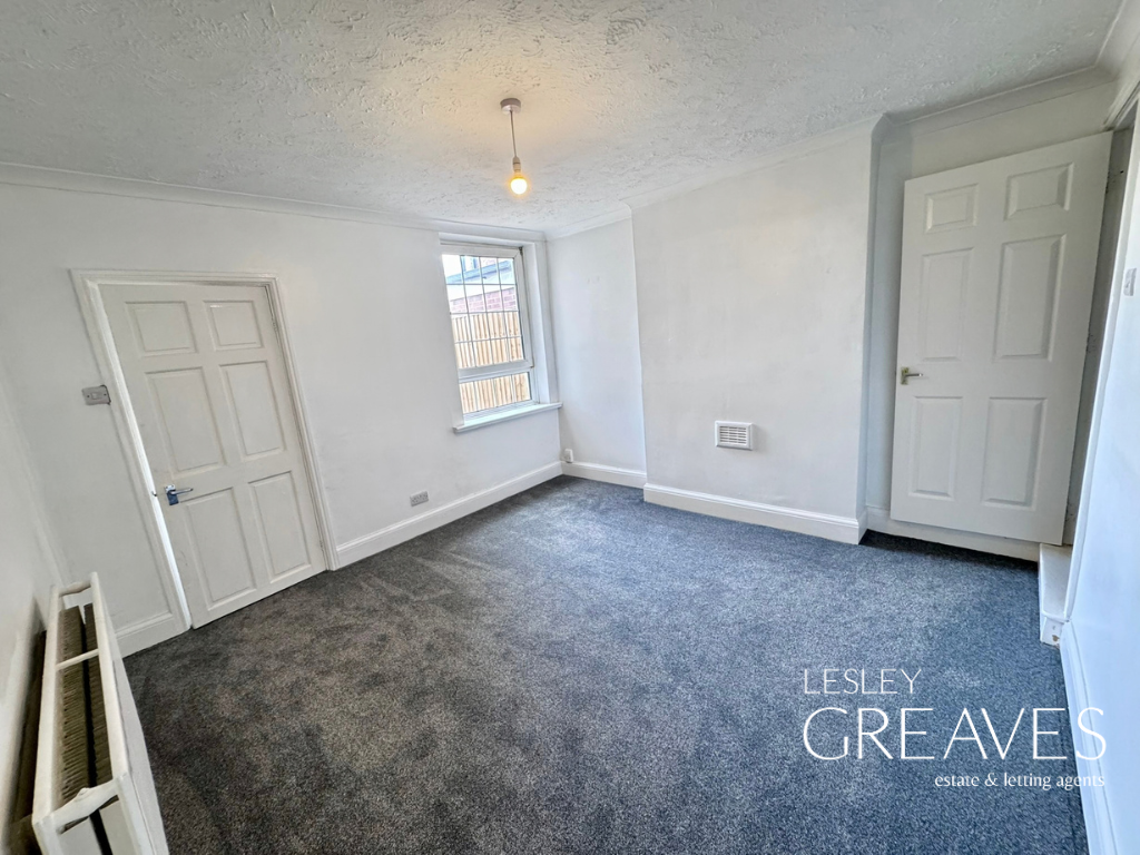 Property photo 3 of 10 Dining Room