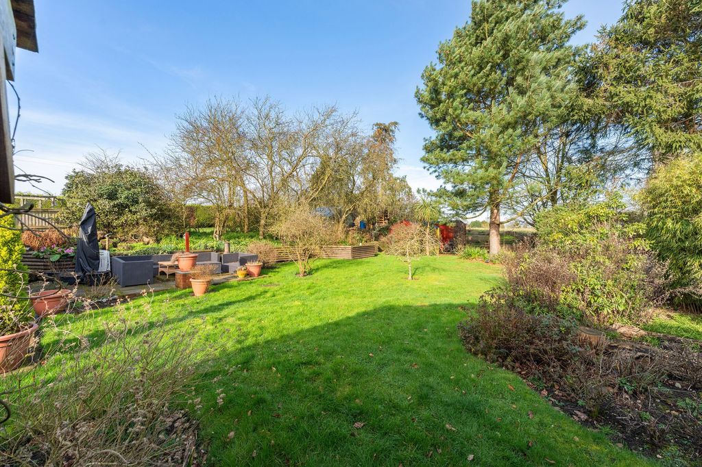 Property photo 2 of 25