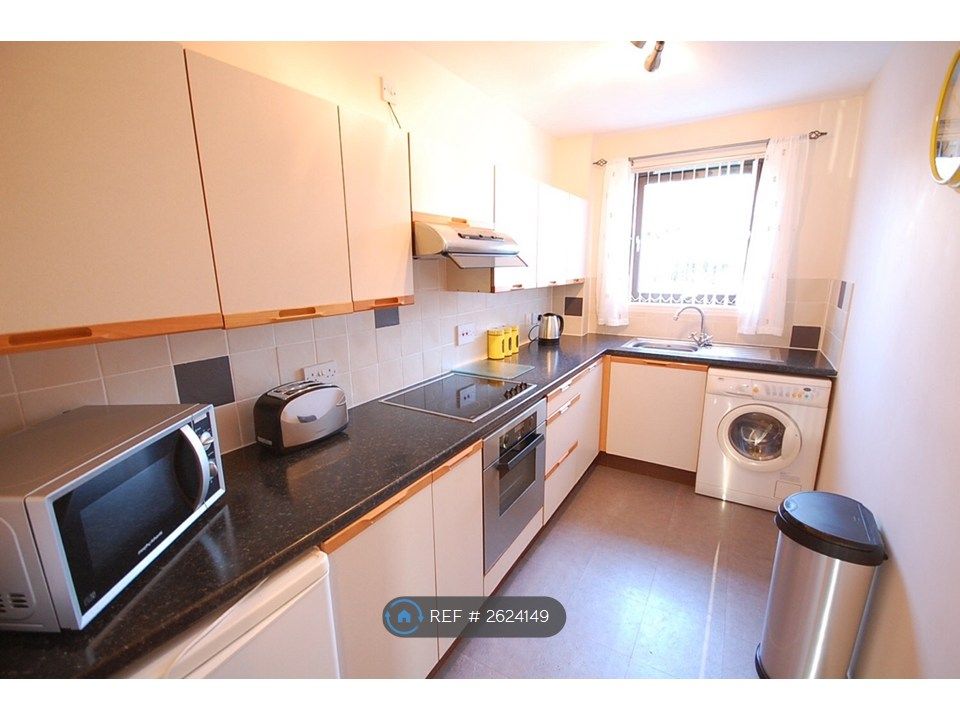 Property photo 2 of 5 Fully Fitted Kitchen