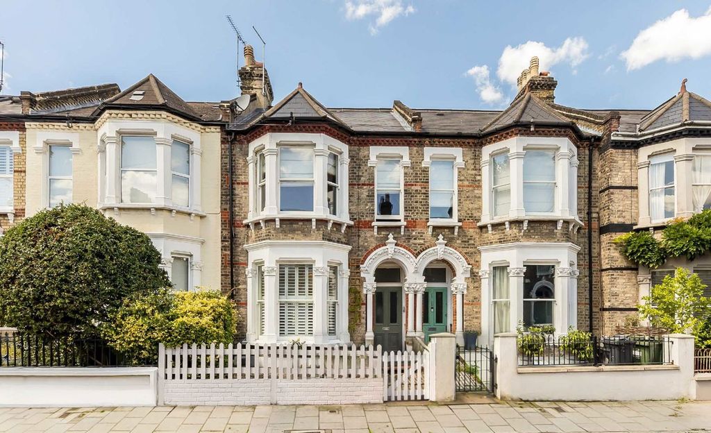 Property photo 1 of 11