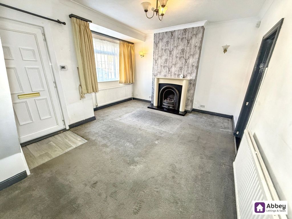 Property photo 3 of 13 Lounge